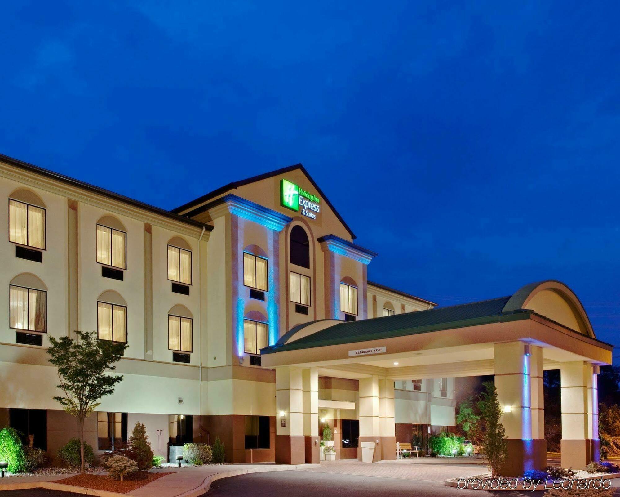 Holiday Inn Express Hotel & Suites Newton Sparta By Ihg Exterior foto